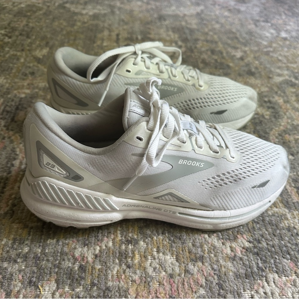 Brooks Adrenaline GTS 23 Running Shoes Tennis Gym Athletic Performance White 9